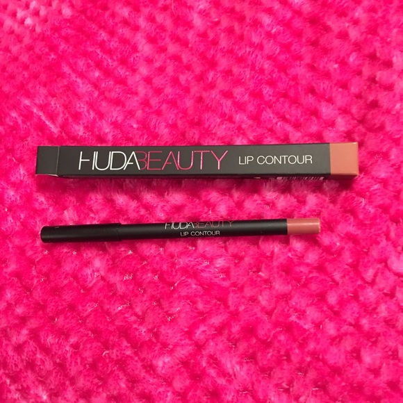 HUDA BEAUTY Other - NIB Huda beauty lip contour. Trophy wife Full size